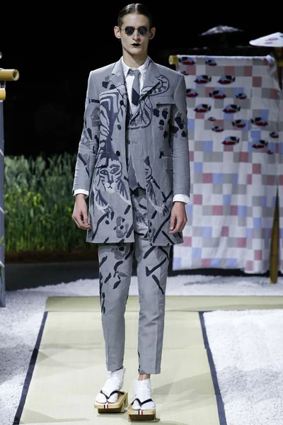 Look 11